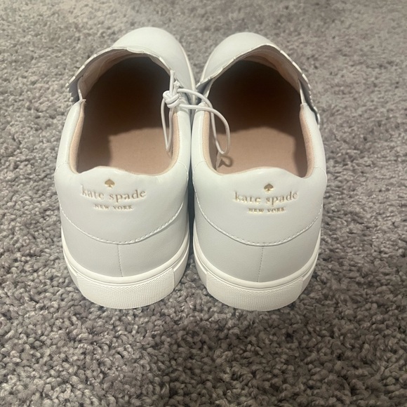 Kate Spade White Scallop-Trim Slip-On Sneakers Size 11 NWT - Picture 2 of 3